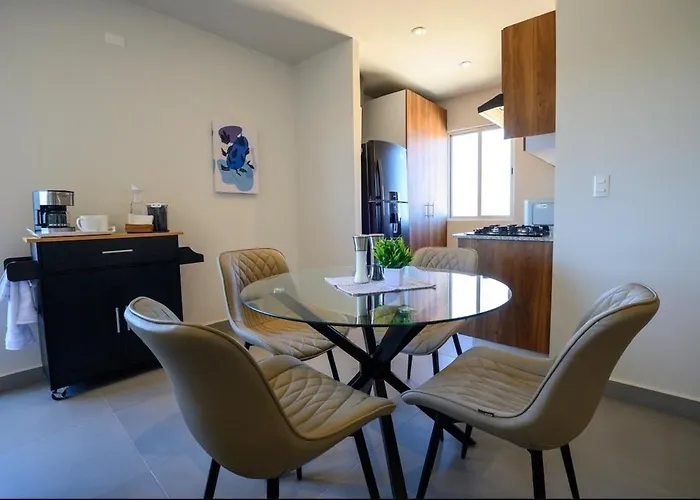 Beautiful Penthouse With Rooftop!